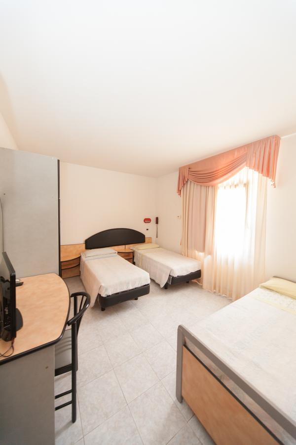 Hotel Ulisse كاربينا المظهر الخارجي الصورة